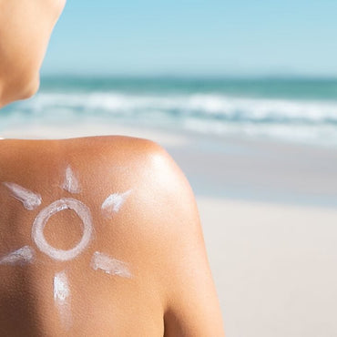 Zwei natürliche Ergänzungsmittel zum Schutz vor der Sonne im Sommer