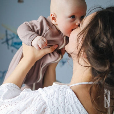 Die körperliche und mentale Gesundheit im Wochenbett pflegen: Strategien und Tipps für Mütter.