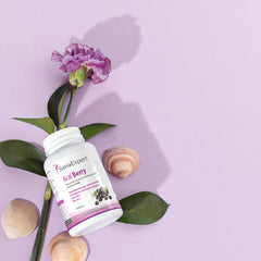 SanaExpert Acai Berry Nahrungsergänzungsmittel-Flasche auf einem rosa Hintergrund, dekoriert mit einer Blume und Muscheln.