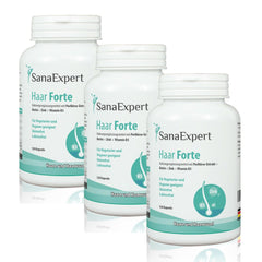Drei Flaschen SanaExpert Haar Forte nebeneinander angeordnet auf weißem Hintergrund.