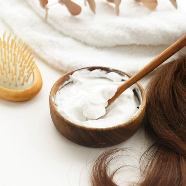 Haarpflege für Frauen: Wie man Haare richtig wäscht, stylt und vor Hitze schützt