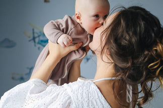 Die körperliche und mentale Gesundheit im Wochenbett pflegen: Strategien und Tipps für Mütter.
