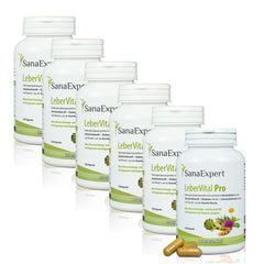 Sechs Flaschen von SanaExpert LeberVital Pro gestapelt auf weißem Hintergrund, Gesundheits- und Wellness-Thema.